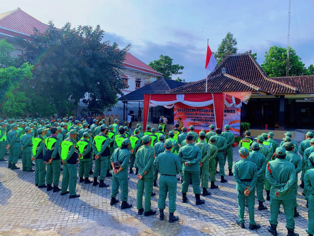 Apel Gelar Pasukan Satlinmas Kecamatan Sukoharjo Dalam Rangka Pengamanan Pemilihan Serentak 2024