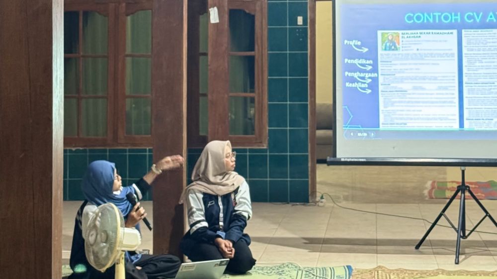 KKN-T IDBU 53 UNDIP Bekali Pemuda Karang Taruna Ngesti Raharjo Kesiapan dan Keamanan Mencari Kerja